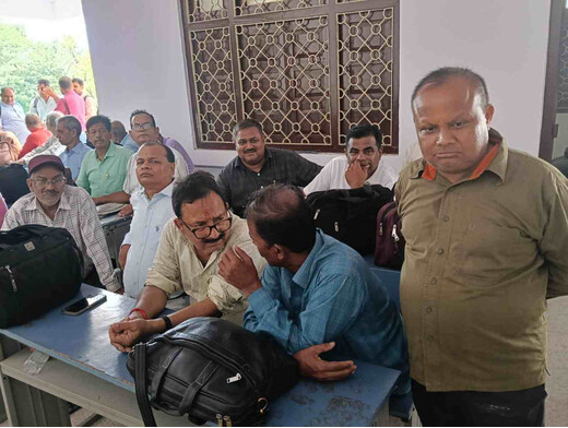 मूल्यांकन भत्ता बंद करने पर शिक्षकों में आक्रोश, कॉपी जांच का किया बहिष्कार 